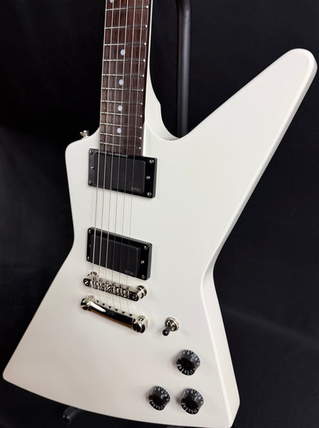 Epiphone Explorer 80's EMG Electric Guitar Classic White Finish w/ Gig Bag