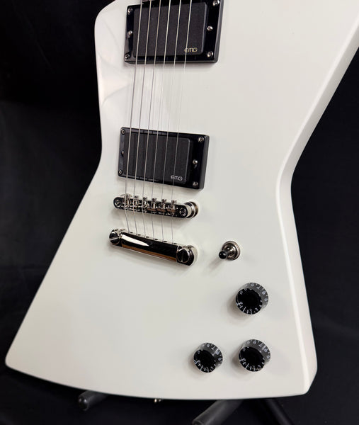 Epiphone Explorer 80's EMG Electric Guitar Classic White Finish w/ Gig Bag