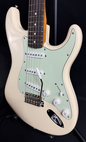 Fender Vintera II '60s Stratocaster Electric Guitar Olympic White w/ Gig Bag