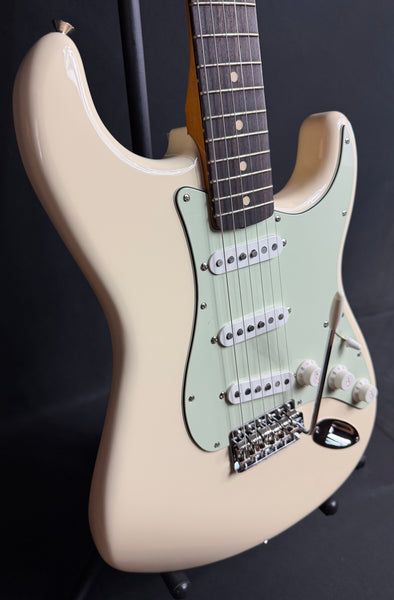 Fender Vintera II '60s Stratocaster Electric Guitar Olympic White w/ Gig Bag
