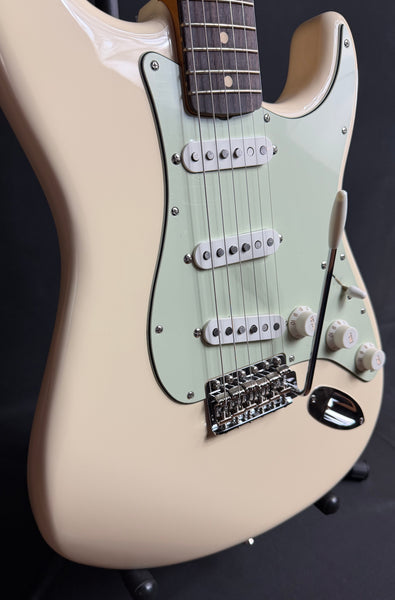 Fender Vintera II '60s Stratocaster Electric Guitar Olympic White w/ Gig Bag