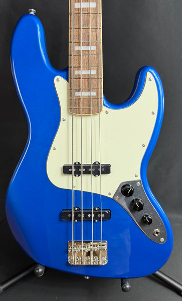Squier Classic Vibe Late 60's Jazz Bass 4-String Bass Guitar Lake Placid Blue (844)