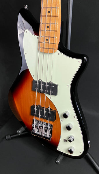 Fender Player Plus Active Meteora Bass 4-String Bass Guitar 3-Tone Sunburst w/ Gig Bag