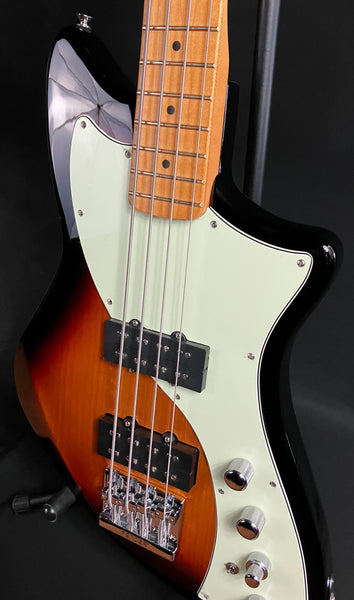Fender Player Plus Active Meteora Bass 4-String Bass Guitar 3-Tone Sunburst w/ Gig Bag