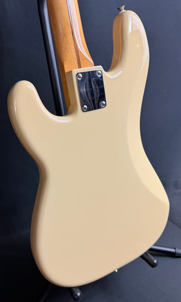 Fender Vintera II '50s Precision Bass 4-String Bass Guitar Desert Sand w/ Gig Bag