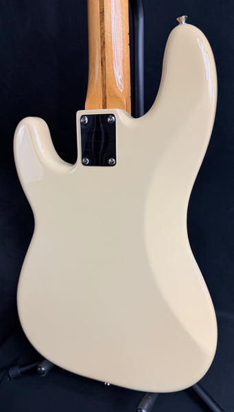 Fender Vintera II '50s Precision Bass 4-String Bass Guitar Desert Sand w/ Gig Bag