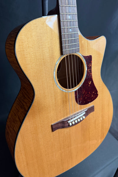 Eastman PCH3-GACE-AB Auditorium Cutaway Acoustic-Electric Guitar Amberburst w/ Gig Bag