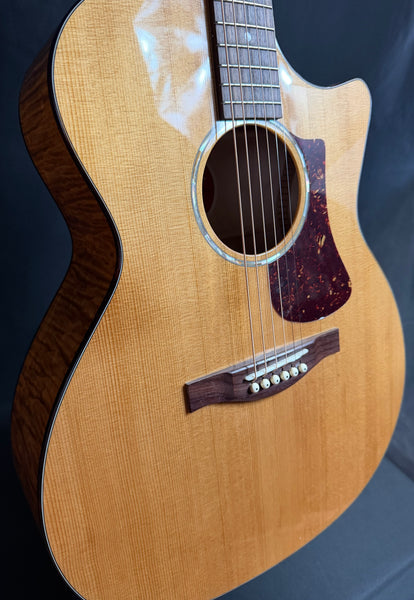 Eastman PCH3-GACE-AB Auditorium Cutaway Acoustic-Electric Guitar Amberburst w/ Gig Bag