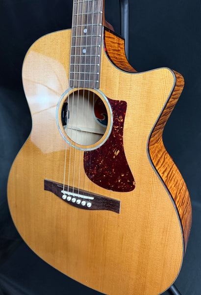 Eastman PCH3-GACE-AB Auditorium Cutaway Acoustic-Electric Guitar Amberburst w/ Gig Bag