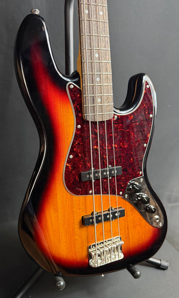 Squier Classic Vibe 60's Jazz Bass 4-String Bass Guitar 3-Tone Sunburst (725)