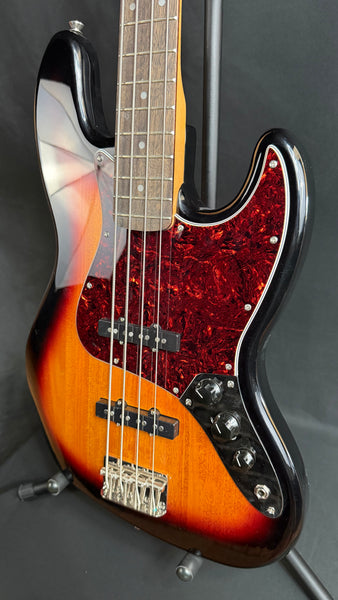 Squier Classic Vibe 60's Jazz Bass 4-String Bass Guitar 3-Tone Sunburst (725)
