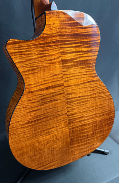 Eastman PCH3-GACE-AB Auditorium Cutaway Acoustic-Electric Guitar Amberburst w/ Gig Bag