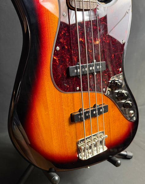 Squier Classic Vibe 60's Jazz Bass 4-String Bass Guitar 3-Tone Sunburst (725)