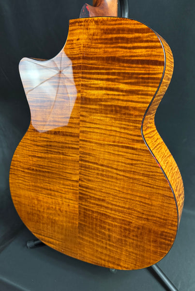 Eastman PCH3-GACE-AB Auditorium Cutaway Acoustic-Electric Guitar Amberburst w/ Gig Bag