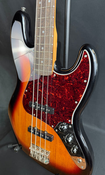 Squier Classic Vibe 60's Jazz Bass 4-String Bass Guitar 3-Tone Sunburst (725)