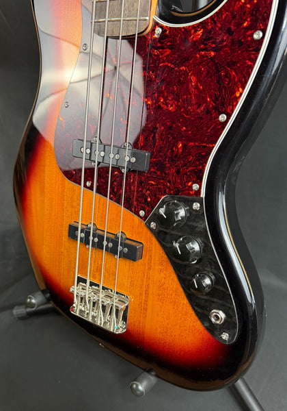 Squier Classic Vibe 60's Jazz Bass 4-String Bass Guitar 3-Tone Sunburst (725)