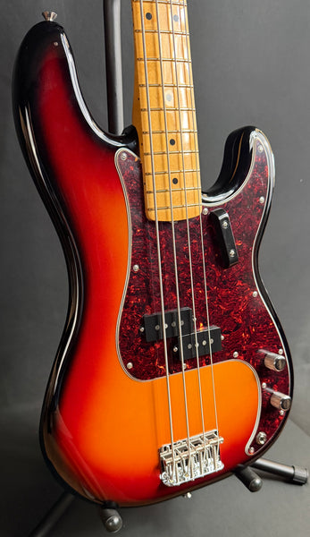 Fender Vintera III Late '60s Precision Bass 4-String Bass Guitar 3-Tone Sunburst w/ Gig Bag