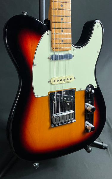 Fender Player Plus Nashville Telecaster Electric Guitar 3-Tone Sunburst w/ Gig Bag