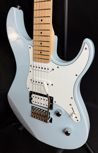 Yamaha PAC112VM Pacifica Electric Guitar Ice Blue Finish (001)