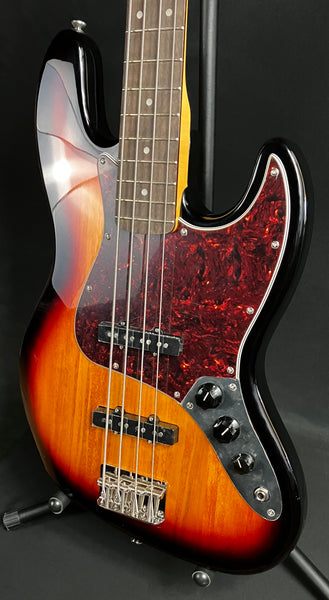 Squier Classic Vibe 60's Jazz Bass 4-String Bass Guitar 3-Tone Sunburst