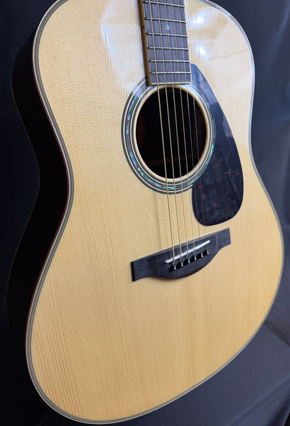 Yamaha LL16 ARE Handcrafted Dreadnought Acoustic-Electric Guitar Gloss Natural w/ Soft Case (561)