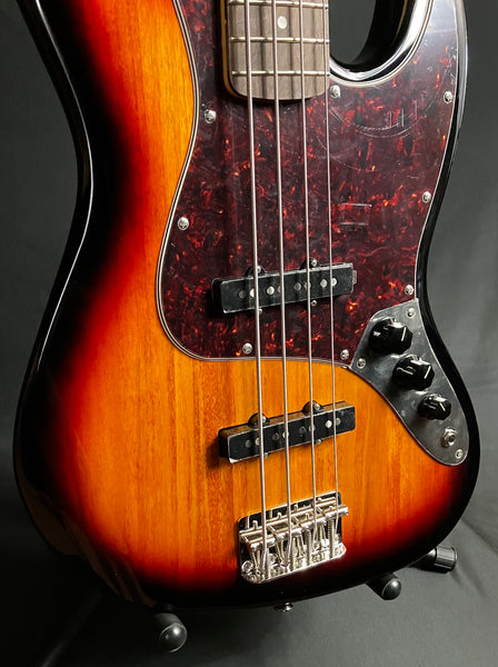 Squier Classic Vibe 60's Jazz Bass 4-String Bass Guitar 3-Tone Sunburst