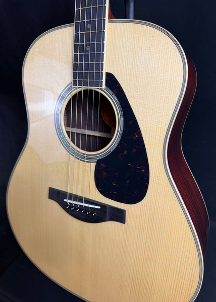 Yamaha LL16 ARE Handcrafted Dreadnought Acoustic-Electric Guitar Gloss Natural w/ Soft Case (561)
