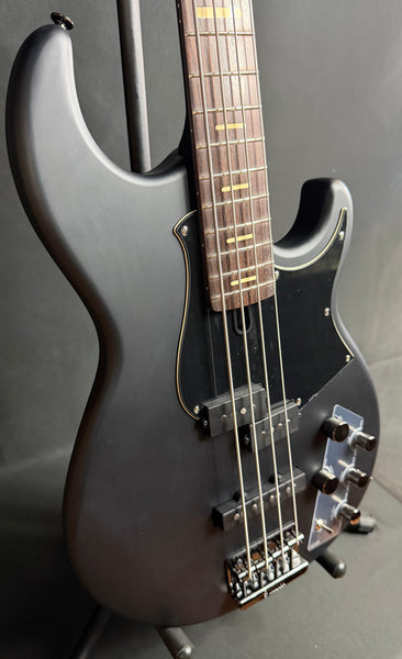 Yamaha BB734A Broad Bass 4-String Bass Guitar Translucent Matte Black w/ Gig Bag (561)