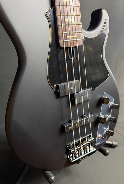 Yamaha BB734A Broad Bass 4-String Bass Guitar Translucent Matte Black w/ Gig Bag (561)