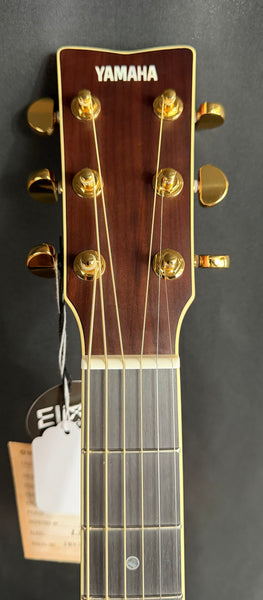 Yamaha LL16 ARE Handcrafted Dreadnought Acoustic-Electric Guitar Gloss Natural w/ Soft Case (561)