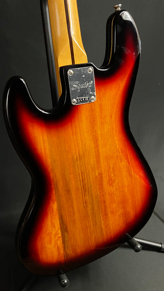 Squier Classic Vibe 60's Jazz Bass 4-String Bass Guitar 3-Tone Sunburst