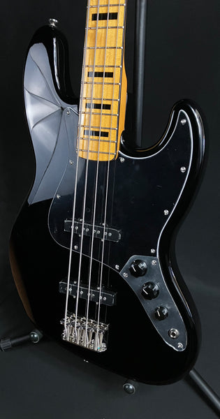 Squier Classic Vibe 70's Jazz Bass 4-String Bass Guitar Gloss Black