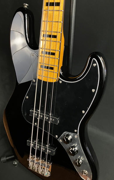 Squier Classic Vibe 70's Jazz Bass 4-String Bass Guitar Gloss Black