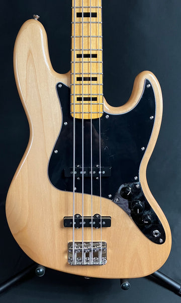 Squier Classic Vibe 70's Jazz Bass 4-String Bass Guitar Gloss Natural Finish