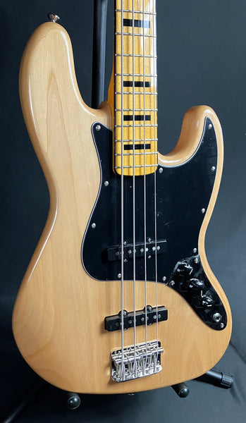 Squier Classic Vibe 70's Jazz Bass 4-String Bass Guitar Gloss Natural Finish