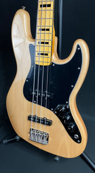 Squier Classic Vibe 70's Jazz Bass 4-String Bass Guitar Gloss Natural Finish