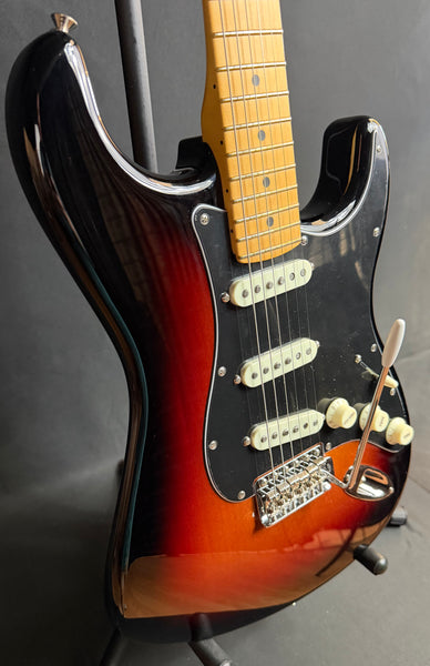 Fender American Professional Classic Stratocaster Electric Guitar 3-Tone Sunburst w/ Gig Bag