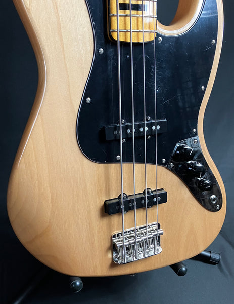 Squier Classic Vibe 70's Jazz Bass 4-String Bass Guitar Gloss Natural Finish