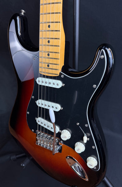 Fender American Professional Classic Stratocaster Electric Guitar 3-Tone Sunburst w/ Gig Bag