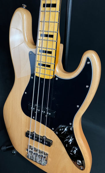 Squier Classic Vibe 70's Jazz Bass 4-String Bass Guitar Gloss Natural Finish