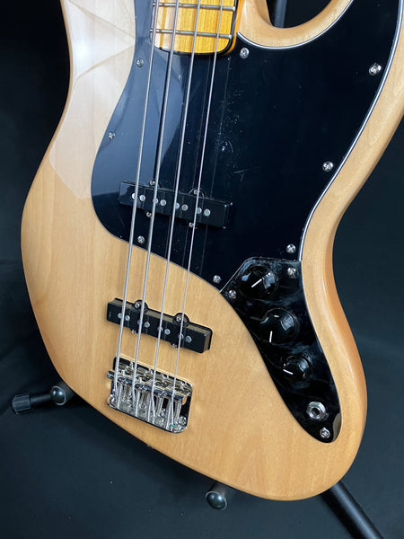 Squier Classic Vibe 70's Jazz Bass 4-String Bass Guitar Gloss Natural Finish