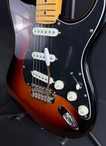 Fender American Professional Classic Stratocaster Electric Guitar 3-Tone Sunburst w/ Gig Bag