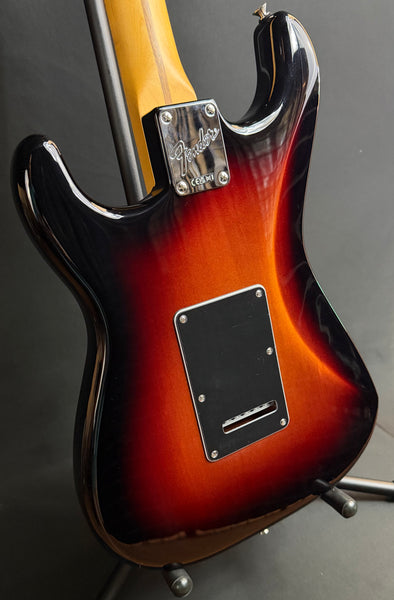 Fender American Professional Classic Stratocaster Electric Guitar 3-Tone Sunburst w/ Gig Bag