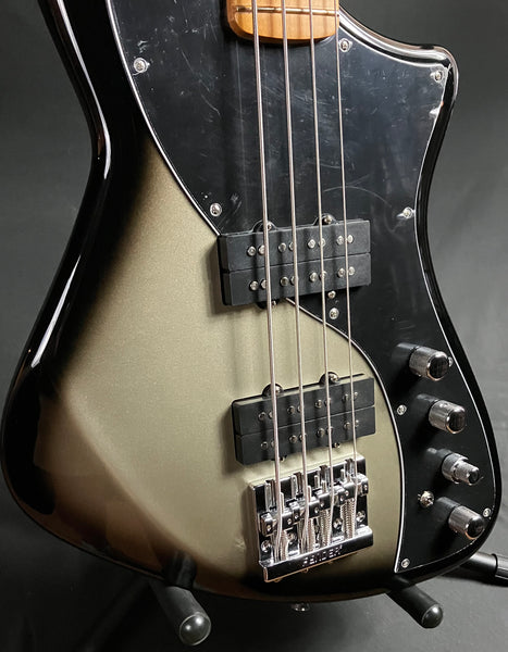 Fender Player Plus Active Meteora Bass 4-String Bass Guitar Silverburst w/ Gig Bag