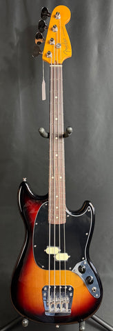 Fender American Professional Classic Mustang Bass 4-String Bass Guitar 3-Tone Sunburst w/ Gig Bag
