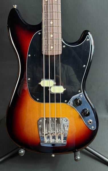 Fender American Professional Classic Mustang Bass 4-String Bass Guitar 3-Tone Sunburst w/ Gig Bag