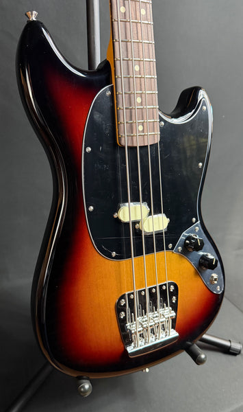 Fender American Professional Classic Mustang Bass 4-String Bass Guitar 3-Tone Sunburst w/ Gig Bag
