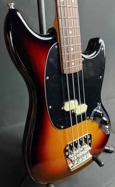Fender American Professional Classic Mustang Bass 4-String Bass Guitar 3-Tone Sunburst w/ Gig Bag