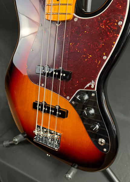 Fender American Professional II Jazz Bass 4-String Bass 3-Tone Sunburst w/ OHSC