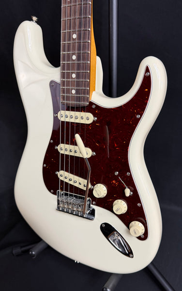 Fender American Professional II Stratocaster Electric Guitar Olympic White w/ OHSC